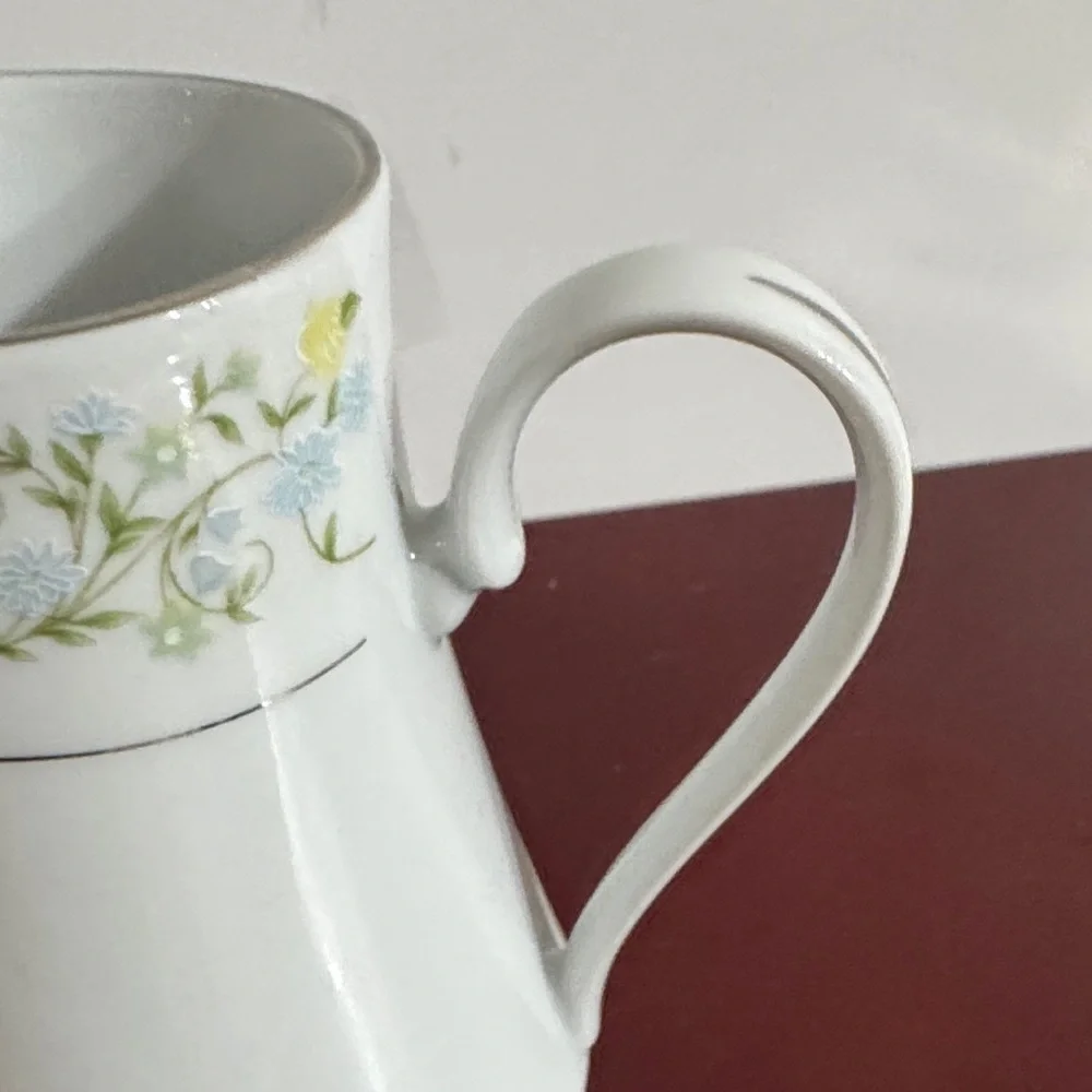 Crown Ming Fine China sugar bowl and creamer set